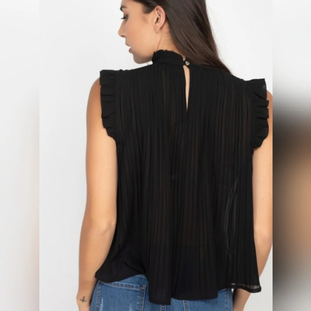 Plisse Blouse in Black - Picture 2 of 3